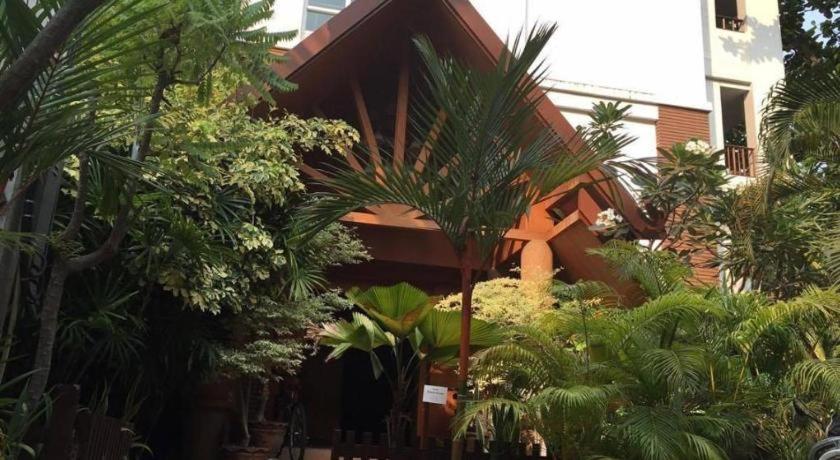 Chada Thai House Pattaya Exterior foto